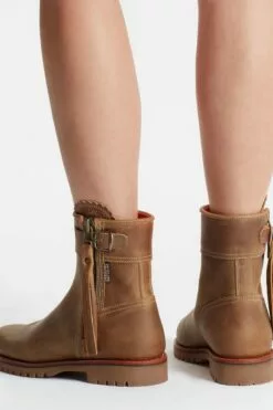 Penelope Chilvers Kurze Lederstiefel Mit Quastendetail 5 Penelope Chilvers Kurze Lederstiefel Mit Quastendetail -Winterschuhe Verkaufs-Shop M96309s3